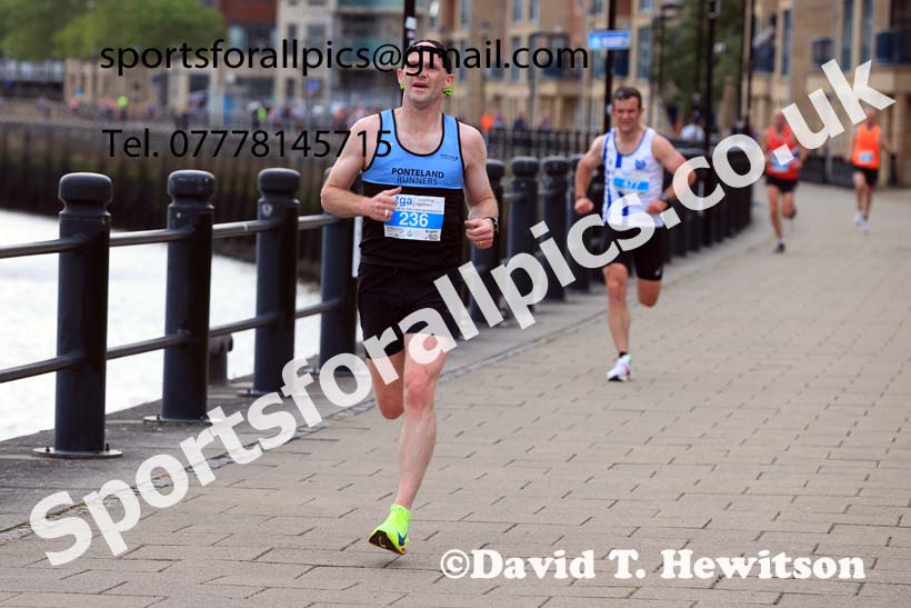 Bridges of the Tyne 5 Mile Road Race, Newcastle Quayside.  Photo: David T. Hewitson/Sports for All Pics